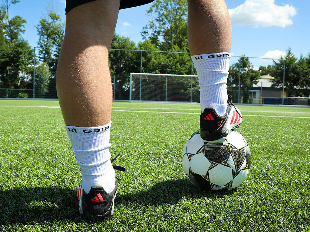 Afgeknipte kousen bij amateurvoetbal: waarom steeds meer spelers kiezen voor gripsokken