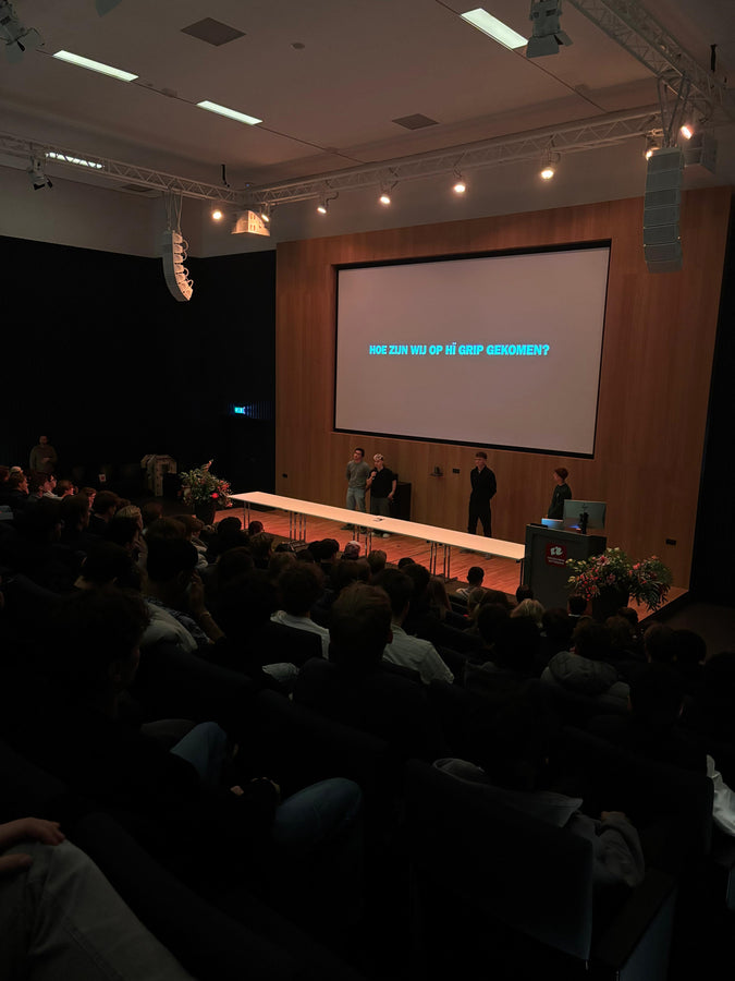 Presentatie van HÏ Grip voor een volle zaal